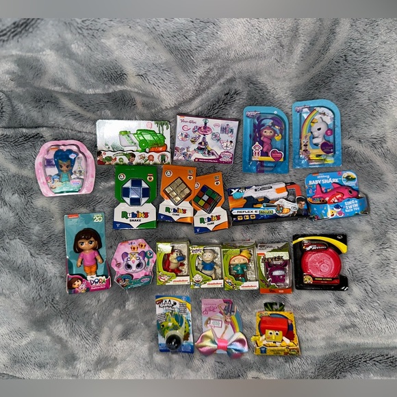 Mini Brands - Picture 4 of 4